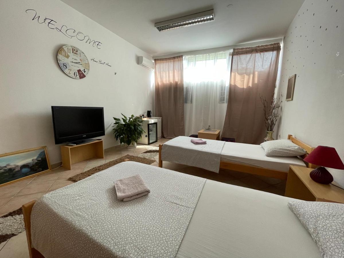 Rooms Deny Mostar Bagian luar foto