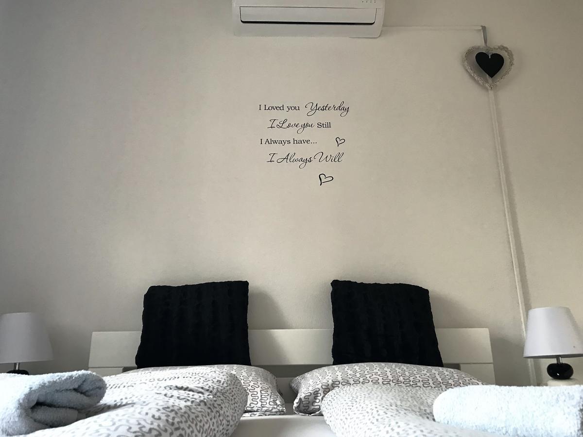 Rooms Deny Mostar Bagian luar foto